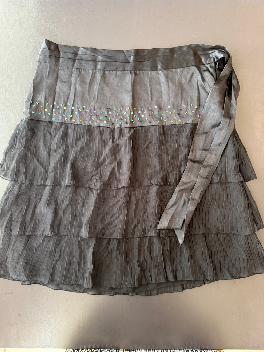 Reference 100% Silk Black tiered, pleaded sequin skirt - Size L